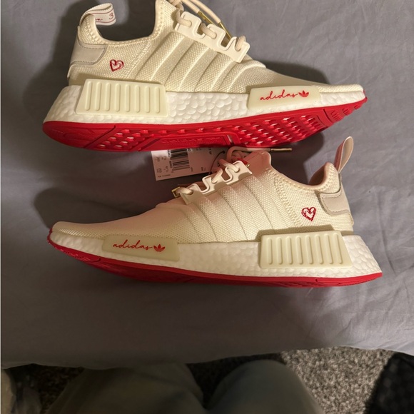 Adidas NMD R1 LIMITED EDITION “Valentines Day” 2023 Women’s size 9 - Picture 4 of 13
